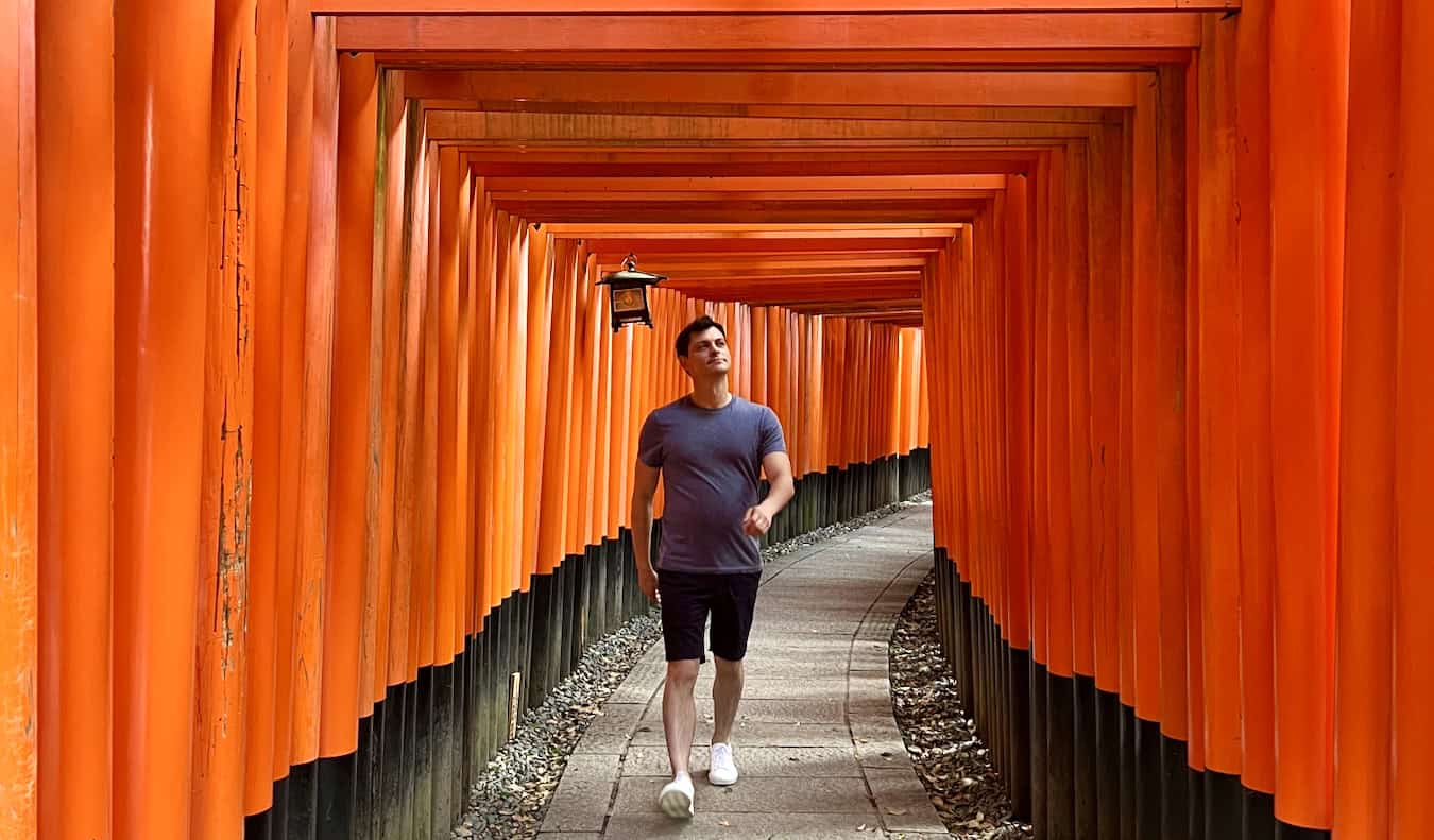A Better Way to Stay Connected When You Travel